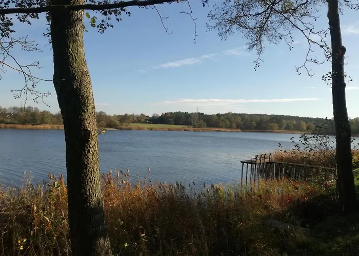 Letniskowy Nad Jeziorem Lodge Łąck
