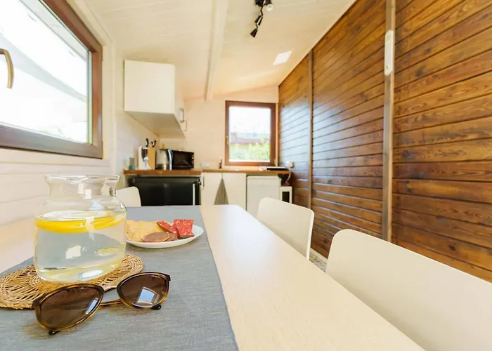 Letniskowy Nad Jeziorem Lodge Łąck